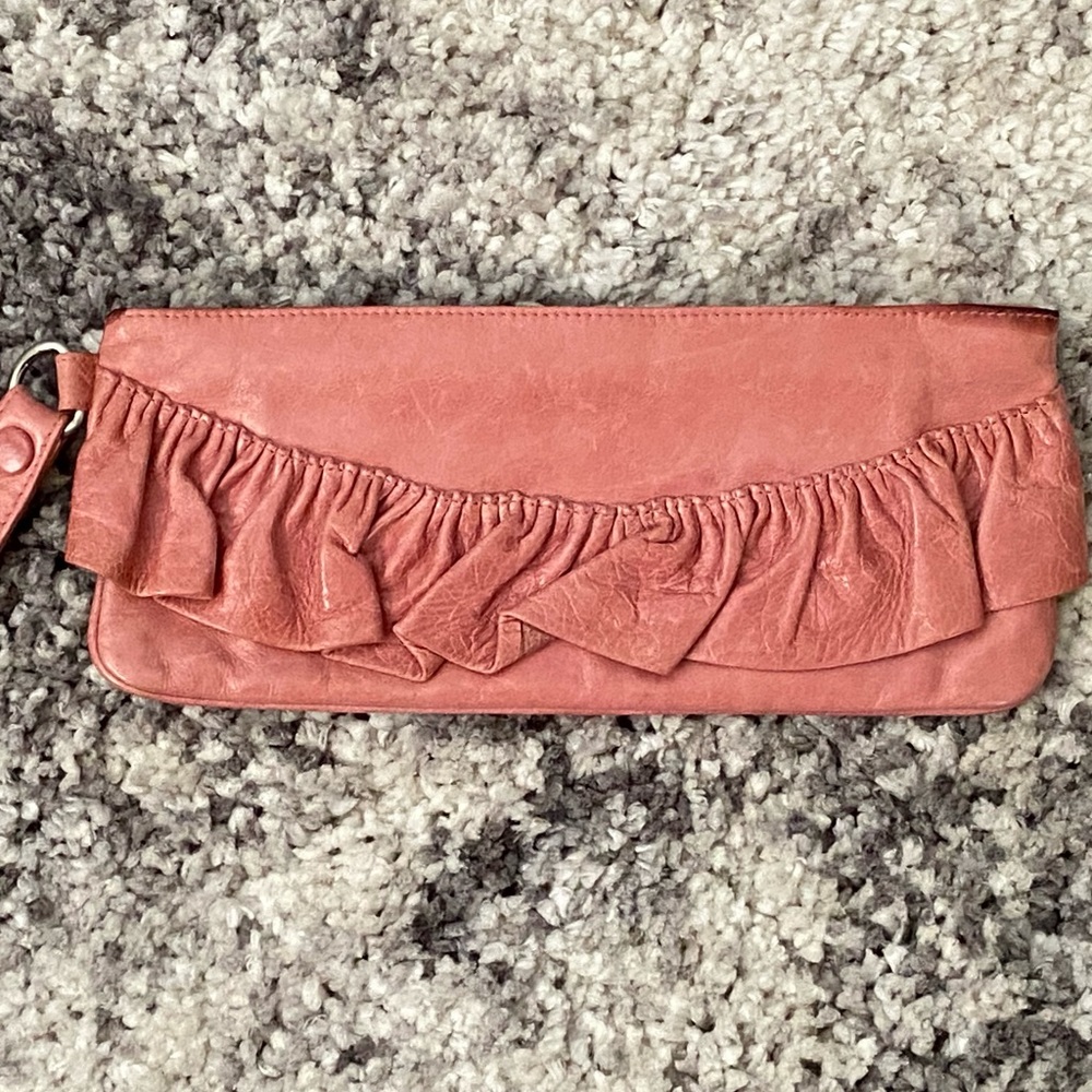 💕HOBO International Leather Wristlet Clutch